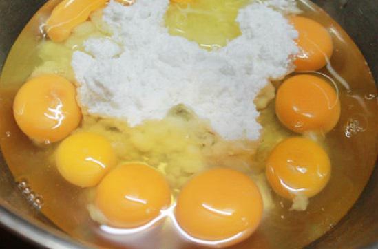 Cách làm bánh bông lan trứng muối