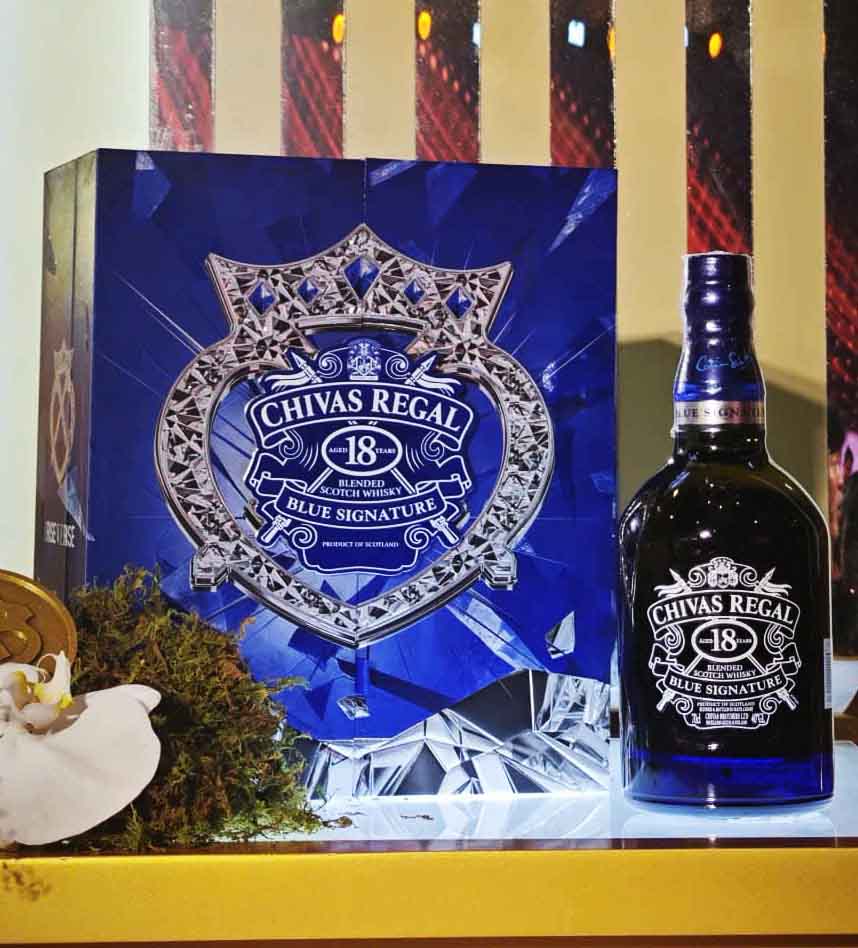 Chivas Regal 18 Blue Signature hộp quà 2025