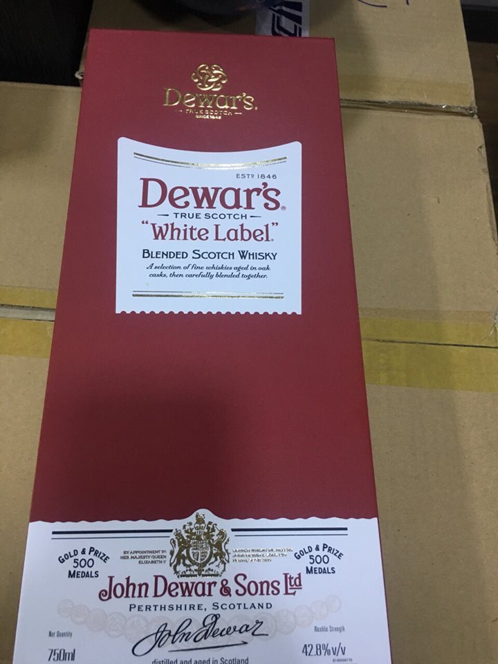 Dewar's White label hộp quà 2018