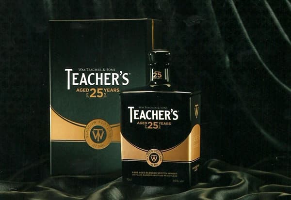 Rượu Teachers 25
