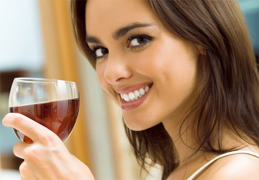 Rượu vang đỏ giúp chống sâu răng