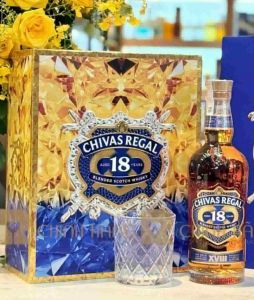 Chivas Regal 18 hộp quà năm 2026
